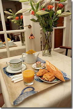 Photo 8 - Hotel Chatillon 2* Sterne Paris in der Nähe des Viertels Montparnasse (TGV Bahnhof Montparnasse). - Brot, Orangensaft und warme Getränke werden Ihnen « à la carte » serviert.