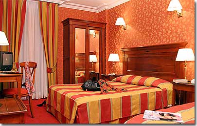 Photo 3 - Hotel de la Paix París 3* estrellas cerca del barrio Montparnasse e del barrio Saint-Germain des prés - Encontrará un gran distribuidor automático de bebidas, y disfrutará de un momento de tranquilidad cerca de nuestra gran chimenea.
Puede desayunar de 6h30 a mediodía en una sala con vista sobre el patio. También puede pedirlo en su habitación. Desayuno Buffet que incluye : pastelería vienesa, pan con chocolate, croissants, pan con pasas, bollos, diferentes tipos de confituras, diferentes tipos de cereales, queso blanco, yogur, macedonia de frutas, huevos cocidos.