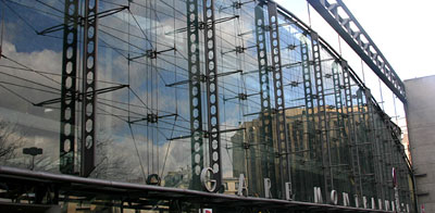 Photo 6 - Hotel Elysee Montparnasse 3* Sterne Paris in der Nähe des Viertels Montparnasse (TGV Bahnhof Montparnasse). - Stock des Turms angekommen sind, bietet sich Ihnen ein einzigartiger Blick auf die Stadt. Bei guten Wetterverhältnissen beträgt die Sichtweite bis zu 40 km - vergessen Sie also nicht Ihr Fernglas.
Der nur drei U-Bahn-Stationen entfernte Parc Montsouris ist eine als englischer Garten angelegte grüne Lunge inmitten der Stadt.