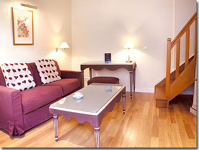 Photo 6 - Hotel Unic Paris 3* star near the Montparnasse District, Left Bank, and close to the Saint-Germain des prés area - The mellow canopies are waiting for you and your friends. A kitchen corner is at your disposal for cooking some delicious French cuisine.
