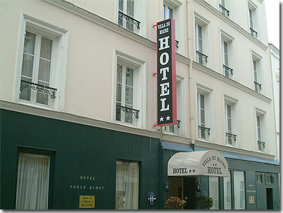 Photo 1 - Hotel Villa du Maine Paris 2* étoiles Proche du quartier Montparnasse à deux pas de la Gare TGV Montparnasse - La propriété a fait l'objet d'une rénovation complète récemment et offre tout le confort dont vous avez besoin pour passer un agréable séjour dans la Ville lumière: un magnifique restaurant, un charmant lobby et un patio, la posibilité d'organiser des réunions pour une trentaine de personnes, un coffre-fort, un ascenseur spacieux, ainsi qu'une connexion Internet Wi-Fi dans toute la structure.