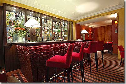 Photo 2 - Hotel Lenox Montparnasse París 3* estrellas cerca del barrio Montparnasse e del barrio Saint-Germain des prés - Descanse un momento en el bar Art Déco donde también podrá celebrar una entrevista de negocios. Vamos a realizar una reforma importante en próximas fechas para que nuestro vestíbulo sea todavía más amplio y acogedor.