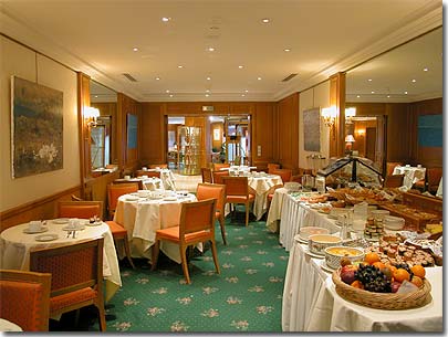 Photo 5 - Best Western Premier Hotel Horset Opera Paris 4* star near the Garnier Opera - At breakfast, the big buffet served in the dining room provides all the energy you need to get started on the new day.
