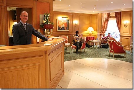 Photo 1 - Hotel Etats-Unis Opéra Paris 3* star near the Garnier Opera - Welcome to the Hotel Etats-Unis Opéra, in the centre of the tourist city of Paris, a short walk from the Opera Garnier, the Louvre, Place Vendôme and the Department Stores. We invite you to visit our site at your own pace. Compare the different rooms and their prices. Ask us any questions you may have. We will answer you quickly and precisely to ensure that your stay in Paris is a great success.