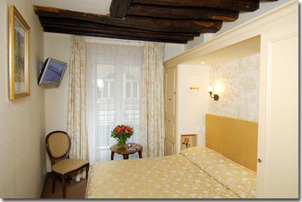 Photo 7 - Hotel Gaillon Opera París 3* estrellas cerca de la Ópera Garnier - Algunas tienen vigas de madera y en todas hay un agradable cuarto de baño.