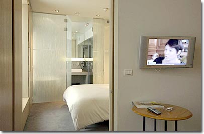 Photo 7 - Hotel de Noailles Paris 4* star near the Garnier Opera - Recently renovated and air-conditioned, our 61 guestrooms are perfect if you look for upper standards and comfort (direct phone line, safety box, mini bar) and for an aesthetic atmosphere and excellent services.