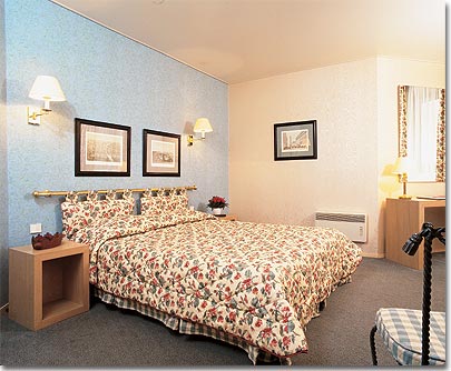 Photo 3 - Hotel Ibis Opera Le Peletier (ex Franklin) Parigi 3* stelle nei pressi dell’Opéra Garnier - … e permette di accedere facilmente, con bus o metropolitana, ad altri luoghi di interesse :

gli Champs Elysées 
La Place de la Concorde 
Il Museo del Louvre 
La Cattedrale di Notre-Dame
Il Museo d'Orsay 
Il Sacré Coeur 
Il Moulin Rouge 
I Castelli di Versailles