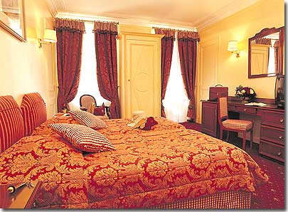 Photo 7 - Hotel Queen Mary Paris 3* star near the Madeleine church, faubourg Saint-Honoré and the Garnier Opera - Superior Twin room with bath