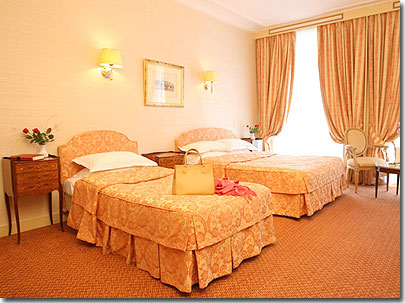 Photo 6 - Hotel Saint Petersbourg Parigi 3* stelle nei pressi dell’Opéra Garnier - • Bellman
• room service
• laundry service
• babysitting
• fax
• internet on request
• booking for shows
• Ristorantes
• theatres and transportations
• auto rental
• parking in the neighbourhood