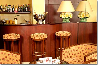 Photo 2 - Best Western Hotel Sydney Opéra Paris 3* star near the Garnier Opera - For your wellbeing, our reception is modern decorated, with soft colors.