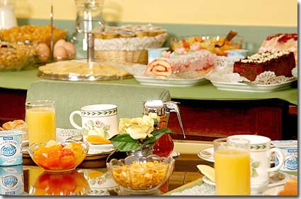 Photo 9 - Best Western Hotel Sydney Opéra Paris 3* star near the Garnier Opera - You will enjoy a delicious buffet with our famous home made pastries, prepared for you every morning.