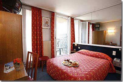 Photo 7 - Hotel de France Quartier Latin Paris 2* star near the Latin Quarter (Quartier Latin) and boulevard Saint Michel, Left Bank area - Classical room opening on a small sunny balcony for looking at Paris.