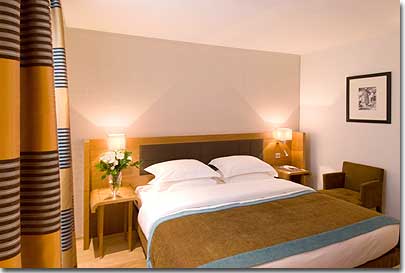 Photo 6 - Hotel Le Six Paris 4* star near the Latin Quarter (Quartier Latin) and boulevard Saint Michel, Left Bank area - Air conditioning
Colour TV
Cot available upon request
Direct dial phone
Facilities for disabled people