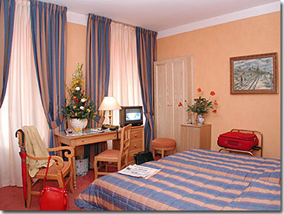 Photo 3 - Hotel Obervatoire Luxembourg Paris 3* star near the Latin Quarter (Quartier Latin) and boulevard Saint Michel, Left Bank area - High speed internet access in all rooms (Wi-Fi network)