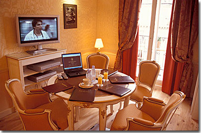 Photo 3 - Hotel Relais Saint Jacques Paris 4* star near the Latin Quarter (Quartier Latin) and boulevard Saint Michel, Left Bank area - Come and discover the 21 original rooms and the Suite, individually decorated with stylish furniture and old paintings.