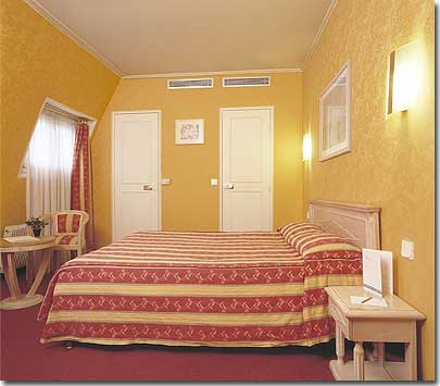 Photo 7 - Hotel Sully Saint Germain Paris 3* estrelas ao pé do bairro Latino (Quartier Latin) e perto do boulevard Saint Michel - Aqui, qualquer pedido de informaçoes ou de reserva encontrará sua resposta... com nosso sorriso.