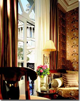 Photo 6 - Hotel des grands Hommes Paris 3* étoiles proche du Quartier Latin et du boulevard Saint Michel - Nos chambres De luxe vous permettront de prendre le petit-déjeuner...