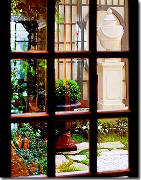 Photo 8 - Hotel des grands Hommes Paris 3* étoiles proche du Quartier Latin et du boulevard Saint Michel - Le jardin du Luxembourg vous accueillera pour des promenades matinales et la nuit, vous découvrirez avec délice, l'ambiance nocturne Parisienne de st Germain des Prés.