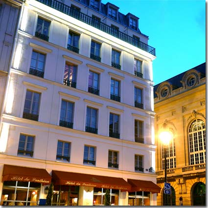 Photo 1 - Hotel du Pantheon Paris 3* étoiles proche du Quartier Latin et du boulevard Saint Michel - Dans une belle demeure du XVIIIe siècle en face du Panthéon à deux pas du jardin du Luxembourg et de la Sorbonne, l’hôtel du panthéon a été entièrement rénové en 2001.

Marie-José Gernigon et son équipe auront le plaisir de vous accueillir et feront tout leur possible pour rendre votre séjour agréable.