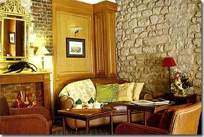 Photo 1 - Hotel de Fleurie Parigi 3* stelle nei pressi del Quartiere Saint-Germain des Prés - Se volete rilassarvi, apprezzerete la serenità rilasciata dalle pietre, la decorazione calda e discreta del nostro piccolo salotto.