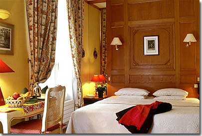 Photo 6 - Hotel de Fleurie Parigi 3* stelle nei pressi del Quartiere Saint-Germain des Prés - Tutte le camere dell'hotel sono state interamente rinnovate in un stile classico dai toni caldi e fioriti. Troverete tutto il comfort moderno che siete in diritto di aspettare da un hotel di charme 3 stelle. Le finestre sono con doppio veto, garantendo, assieme alla quietudine delle via, un riposo totale nel massimo comfort.