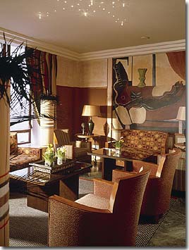 Photo 1 - Hotel Jardin de l'Odéon Paris 3* star near the Saint-Germain des Prés District, Left Bank - Right next to the Théâtre de l'Odéon(de l’Europe), between the Luxembourg Gardens and St. Germain, the Jardin de l'Odéon was renovated in 2003.
Anne Sophie Bossut and her team will ensure a warm welcome at the hotel, and do their utmost to make your stay a pleasant one.
Free Wifi Internet access from the lobby/bar