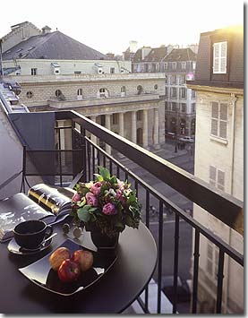 Photo 3 - Hotel Jardin de l'Odéon Parigi 3* stelle nei pressi del Quartiere Saint-Germain des Prés - La rue Casimir Delavigne vi assicurerà una calma assoluta. Sarete a due passi dal Café de Flore e dei Deux Magots e potrete gironzolare nelle vie Guisarde o delle Cannettes dove potreste imbattervi in un piccolo ristorante tipico come ad esempio la “Brasserie Ferdinand”