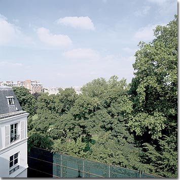 Photo 1 - Hotel Suede Saint Germain 3* Sterne Paris in der Nähe des Viertels Saint-Germain des Prés. - Dieses äußerst friedliche Domizil mit Innengarten und Parkblick, mitten im Botschafts- und Museenviertel (Musée Rodin, Musée d’Orsay), nur zwei Schritte von Saint-Germain-des-Prés und den großen Wahrenhäusern (Bon Marché und Conran Shop) entfernt, lädt zu einem geruhsamen Aufenthalt ein.