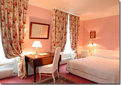 Photo 5 - Hotel le Saint Gregoire 4* Sterne Paris in der Nähe des Viertels Saint-Germain des Prés. - Die 20 Zimmer haben einen individuellen Charakter (oder:, jedes mit seiner eigenen Persoenlichkeit,), sind hell mit exquisitem Geschmack dekoriert, bieten wohltuende Behaglichkeit, Stilmoebel, bestens ausgestattete Badezimmer, manche haben sogar einen eigenen Balkon.