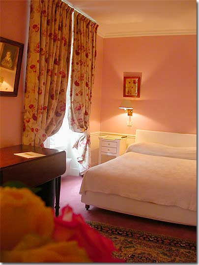 Photo 7 - Hotel le Saint Gregoire Paris 4* star near the Saint-Germain des Prés District, Left Bank - Cosy comfort, stylish furniture, fully equipped bathrooms and a lovely private terrace for some of them.