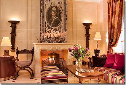 Photo 2 - Hotel Residence Henri IV Paris 3* star near the Saint-Germain des Prés District, Left Bank - The period details and painted ceilings in the room, marble fireplaces and polished furniture all give the impression of a 19th century townhouse.