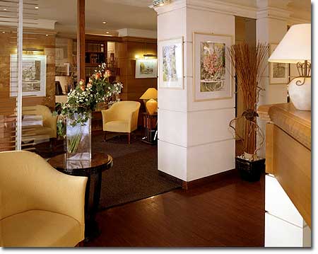 Photo 1 - Best Western Hotel Villa des Artistes París 3* estrellas cerca del barrio Saint-Germain des Prés - Nuestro bar Montparnasse de los años 1930 les acogera a cualquier hora del dia o al atardecer para disfrutar un momento de relajacion y sosiego.