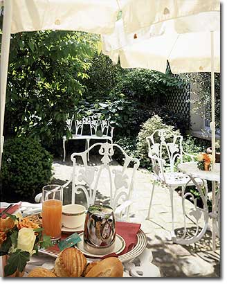 Photo 4 - Best Western Hotel Villa des Artistes París 3* estrellas cerca del barrio Saint-Germain des Prés - Segun la temporada podra disfrutar de nuestro jardin ya sea para desayunar o tomar un refresco.