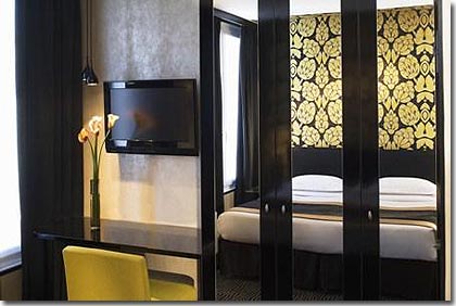 Photo 8 - Best Western Hotel Villa des Artistes París 3* estrellas cerca del barrio Saint-Germain des Prés - El ambiente y la decoracion esmerada de las habitaciones asi como sus numerosos cuadros le haran sentirse artista en su alma.
Servicios
General
Bar, Recepción 24 horas, Prensa , Jardín, Habitaciones para no fumadores, Ascensor, Habitaciones insonorizadas, Calefacción, Guardaequipajes, Gay Friendly, Prohibido fumar en todo el recinto del hotel, Aire acondicionado.
Servicios
Servicio de habitaciones, Servicio regular de transporte desde/hasta el aeropuerto, Niñera/Servicios infantiles, Servicio de lavandería, Servicio de tintorería, Desayuno en la habitación, Información turística, Fax / fotocopiadora, Venta de entradas.
Internet
Internet wi-fi disponible en todo el hotel. Gratis.
Parking
No hay parking.