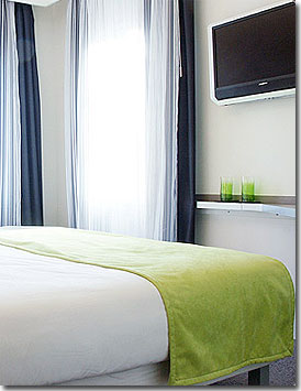 Photo 1 - Hotel du Cadran Parigi 3* stelle nei pressi della Torre Eiffel - A due passi c'è il mercato della rue Cler, aperto tutti i giorni, che consente un'ottima iniziazione a tutti i prodotti tipici francesi.
Il nostro albergo si avvale di un'ubicazione ideale in quanto si trova a pochi minuti a piedi dalla Torre Eiffel, dagli Invalides, dal Museo Rodin, dal Museo d'Orsay e dagli Champs Elysées.