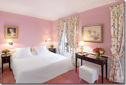 Photo 5 - Hotel le Tourville Paris 4* étoiles proche de la Tour Eiffel - Nos chambres supérieures toutes décorées individuellement aux teintes chaudes, meubles antiques et au confort moderne.