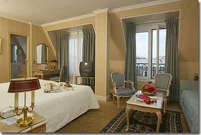 Photo 6 - Hotel Rochester Paris 4* étoiles proche des Champs-Elysées - Toutes nos chambres « Supérieure » se caractérisent par leur grande luminosité et sont particulièrement spacieuses.