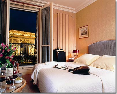Photo 4 - Hotel Splendid Etoile Paris 4* star near the Champs Elysees and close to the Arch of Triumph - All our « Superior » rooms are large and some have direct view on the Arc de Triomphe and a private balcony.