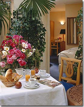Photo 9 - Best Western Hotel Bretagne Montparnasse Paris 3* star near the Montparnasse District, Left Bank, and close to the Saint-Germain des prés area - - Continental breakfast served in your room from 7:30am to 11:30am